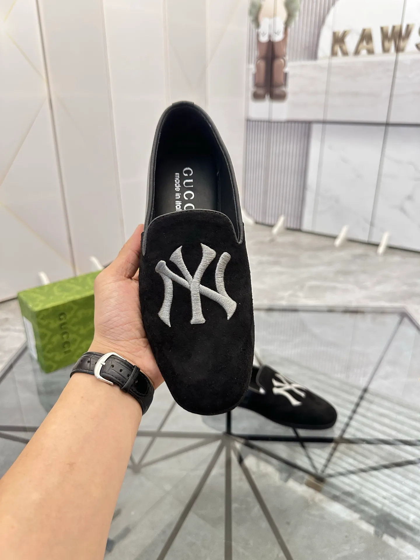 Men's shoes for sale💰: 💰P460¥ Product trademark: Gucci* "Gucci*" slip-on shoes, lazy shoes, regular size: 38-44. (can be customized to 45.) Product materials: imported first-layer nubuck leather upper, water-dyed cowhide lining, original outsole. No.: D301